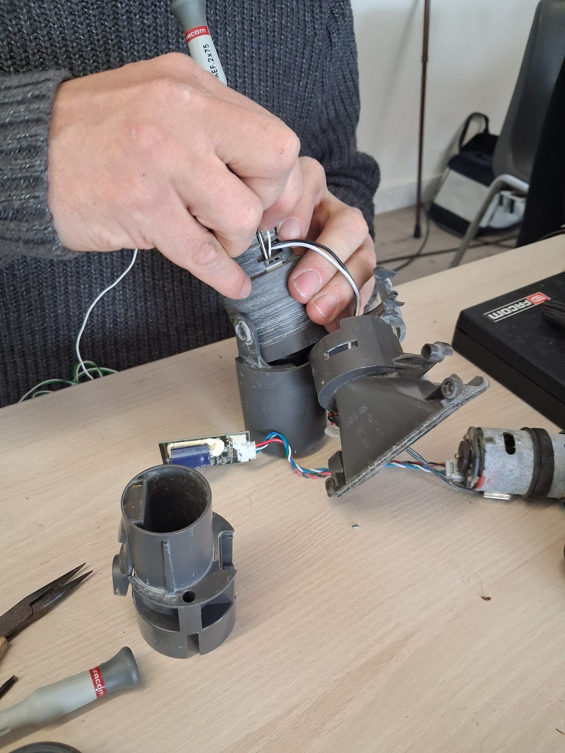 Zoom sur le Repair Café de Guidel : un lieu de réparation, de rencontre et de solidarité